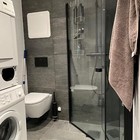 Apartment Moderne Liten Pa Toppen Av Tromsoyen