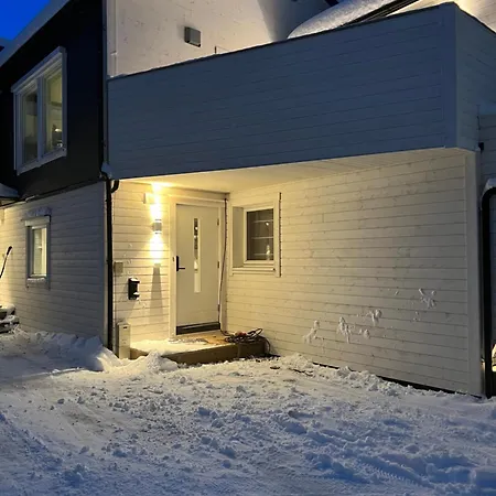 Moderne Liten Pa Toppen Av Tromsoyen Apartamento Tromsø